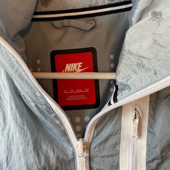 Women’s Nike Windbreaker. Size XSmall. - Picture 3 of 7